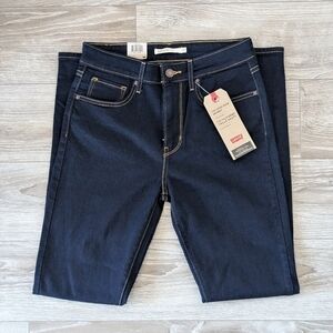 Levi’s 721 High Rise Skinny Jeans – Dark Wash Denim – Brand New